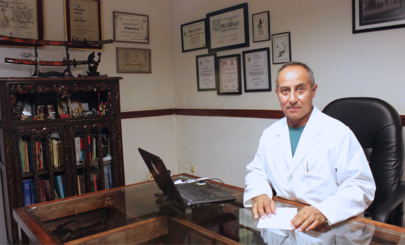 Dr. julian Abad Camacho